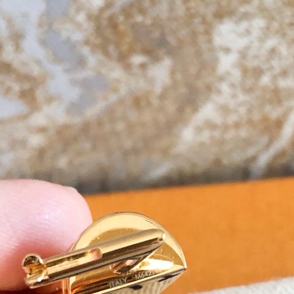 Louis Vuitton Essential V Guilloche Gold Earrings - Picture 10 of 12